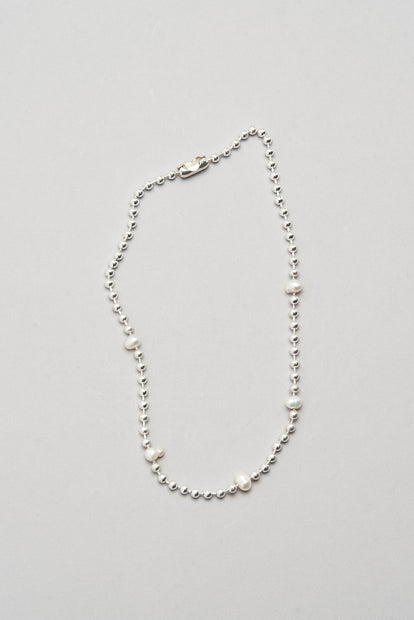 Mussels and Muscles Mini Orbits Pearl Necklace