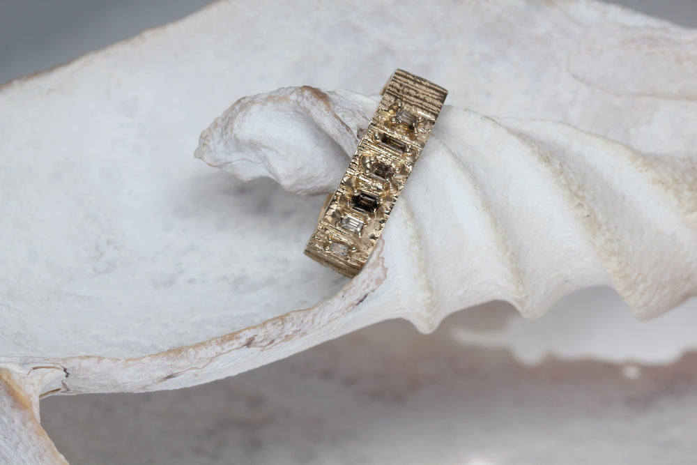 Load image into Gallery viewer, Bark 6mm gold with baguette diamonds