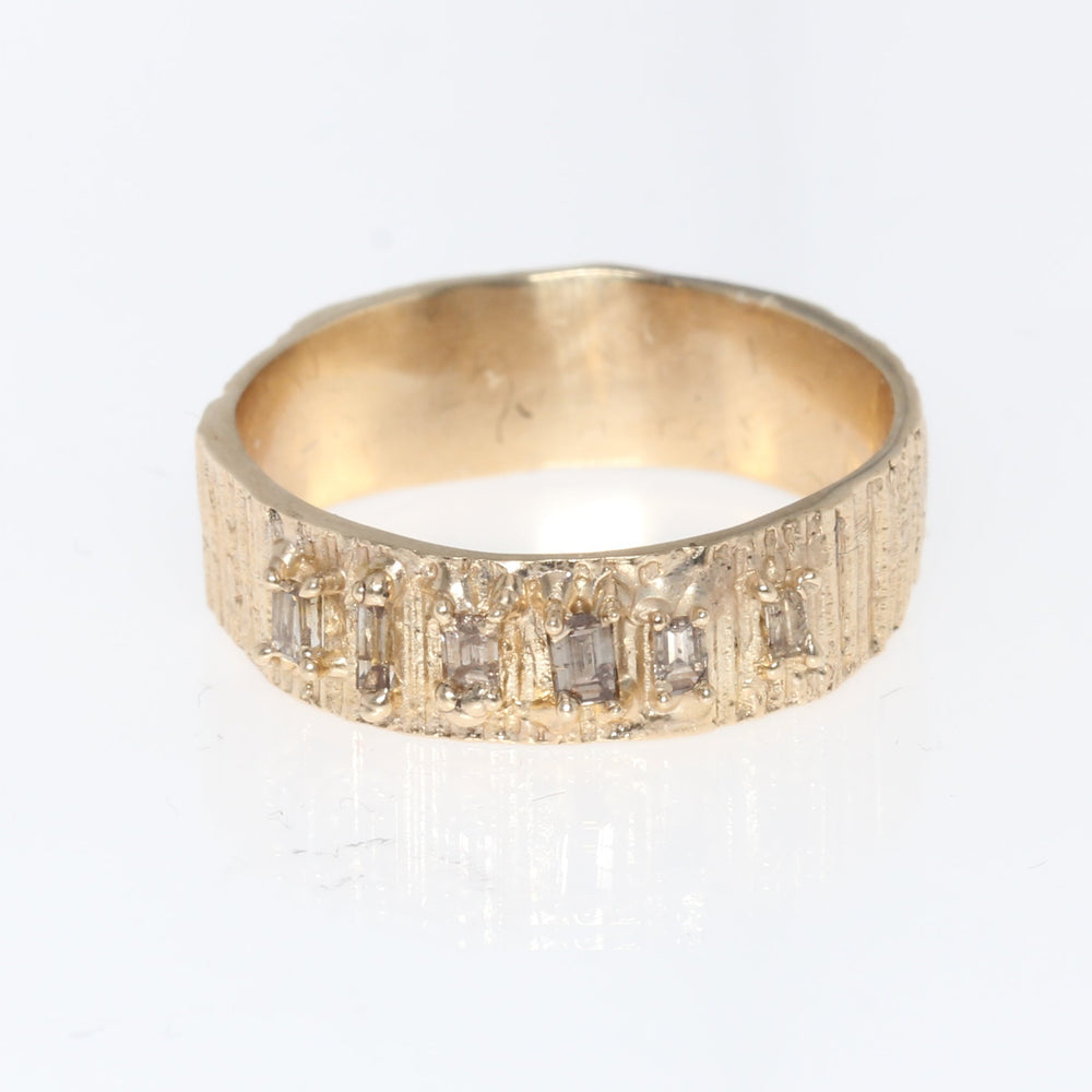 Load image into Gallery viewer, Gold ring with embedded stones on a white background