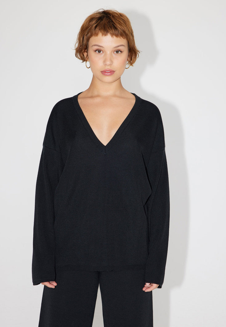 Load image into Gallery viewer, Rhea Black V Neck. Sweater