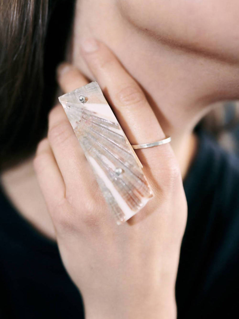Load image into Gallery viewer, Mia Larsson Scallop Rectangle Ring
